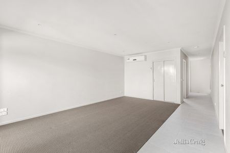 2/19 Larson Avenue, Tarneit - Photo 2