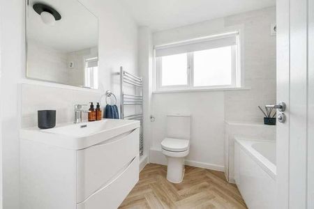 Stanmore Crescent, Carterton, OX18 - Photo 4