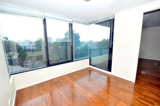 55/99 Whiteman Street - Photo 1