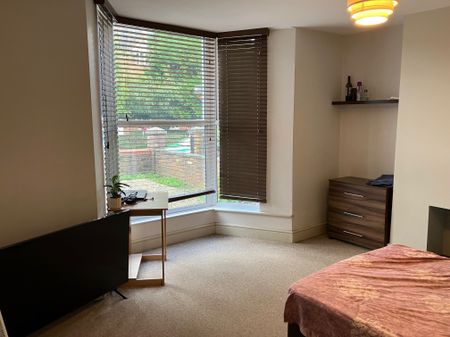 1 bed house / flat share to rent in South Street - Photo 2