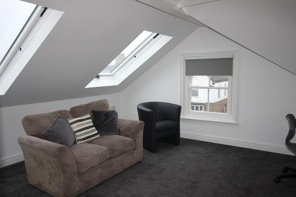 1 bedroom in a house share to rent - Photo 1