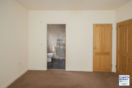 3 bedroom semi-detached bungalow to rent - Photo 4