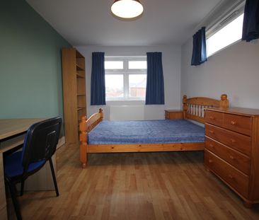 6 Bed Terraced House, Portswood Road, SO17 - Photo 3