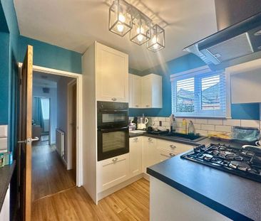 2 bedroom semi-detached bungalow to rent - Photo 3