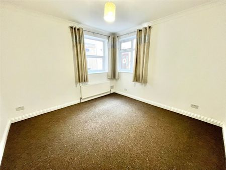 Mount Liell Court East, The Leas, Westcliff-on-Sea, Essex, SS0 8HH - Photo 4