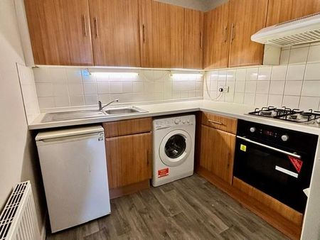 4 bedroom flat to rent - Photo 3