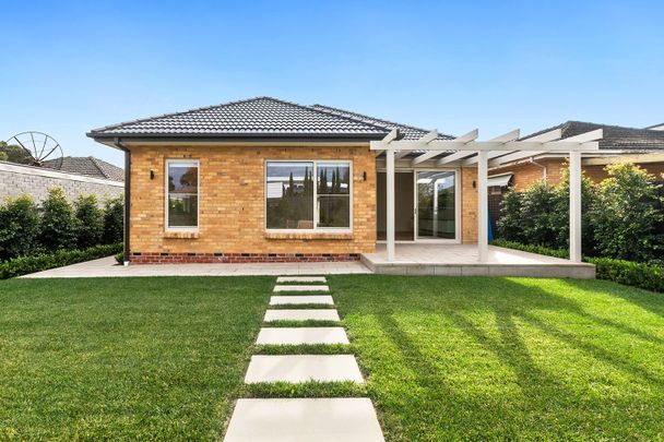 Luxurious Family Living in the Heart of Huntingdale! - Photo 1