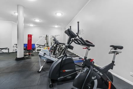 Stylish 2-Bedroom Apartment in Prime City Location - Photo 4