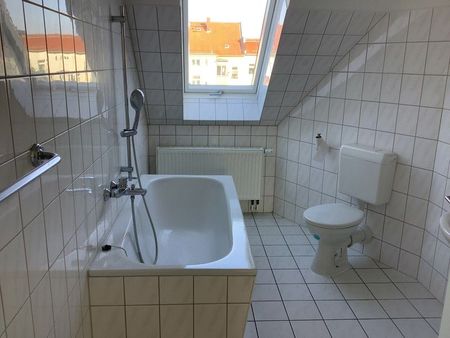 Hübsche Wohnung mit EBK im Dachgeschoss - Heizkosten NICHT in der Miete enthalten - Photo 5