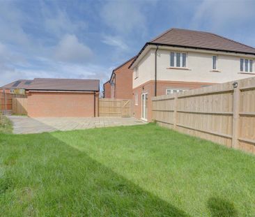 3 bedroom detached house to rent - Photo 2