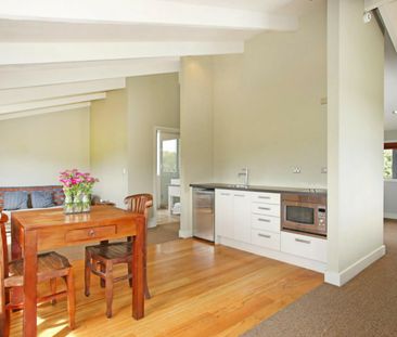 Large Family Home with Self-Contained Loft & Private Gardens - Photo 2