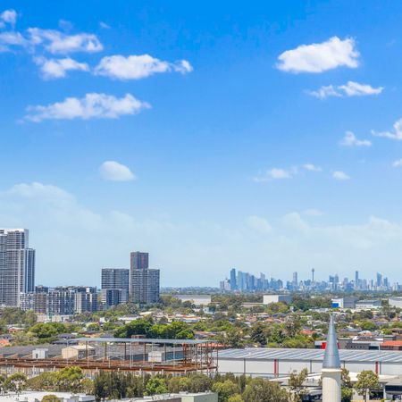 Ground floor, Prime location, Minutes Walk To Station And Shopping Centre!! - Photo 3