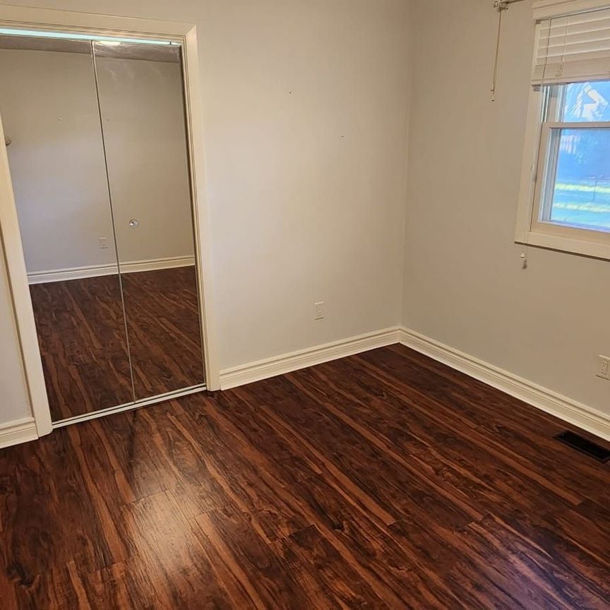 For Lease - 336 Conlin Road Unit# Main, Oshawa, Ontario - Photo 1