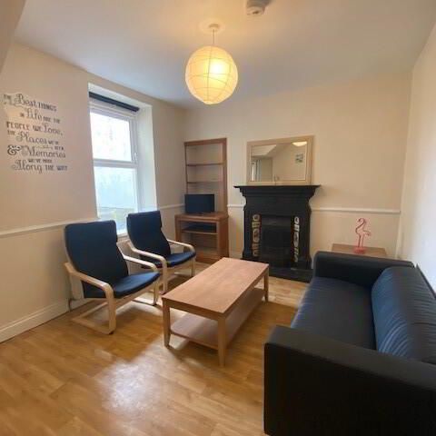 **student**, 50 Argyle Street, Derry, BT48 7JH - Photo 1