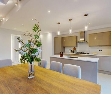 4 bedroom terraced house to rent - Photo 2