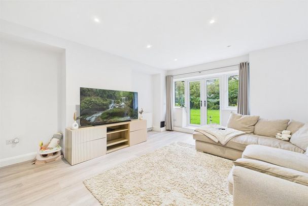 3 bedroom flat to rent - Photo 1