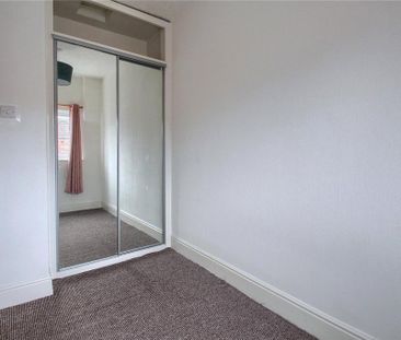 2 bedroom end of terrace house to rent - Photo 3