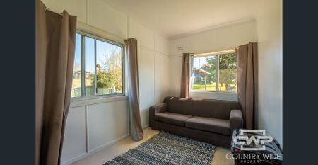 3 Bedroom Home close to Town - Photo 5