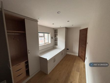 4 bedroom terraced house to rent - Photo 5