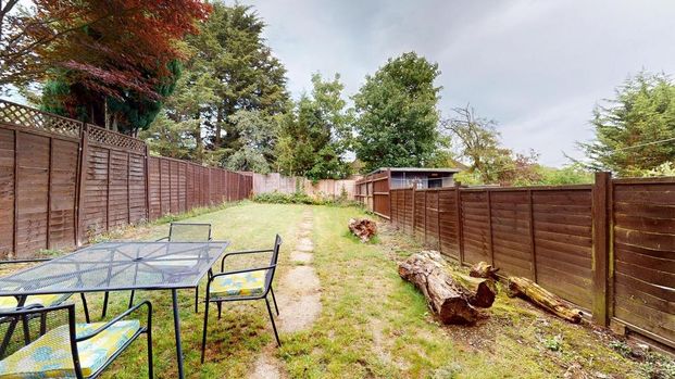 3 bedroom ground floor flat to rent - Photo 1