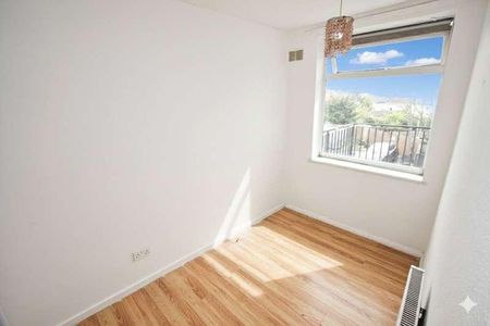 Pettits Lane North, Romford, RM1 - Photo 3