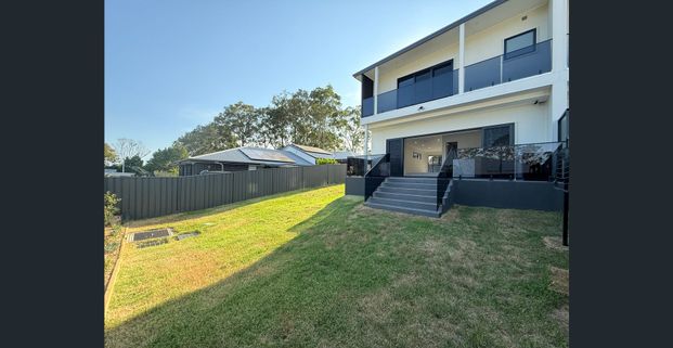 "BRAND NEW 3 LARGE BEDROOMS PLUS OFFICE/STUDY, CONVENIENTLY LOCATED" - Photo 1