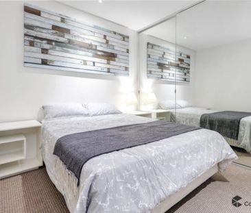 Great views, Central location, Metres from the beach! - Photo 2