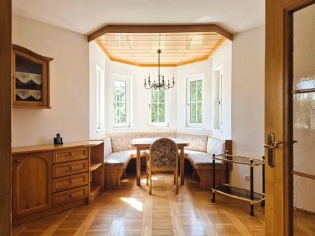 Wohnen wie im Schloss! Großzügige, stilvolle 2-Zimmer-Wohnung mit Balkon in Toplage, teilmöbliert, Tiefgarage und Freiparkplatz! - Foto 5