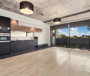 Effortless Inner-City Living with a Stunning City Outlook - Photo 6