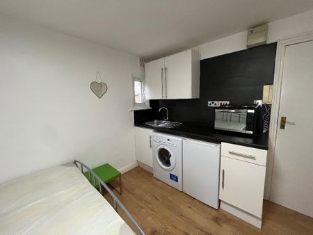 Studio to rent - Photo 5