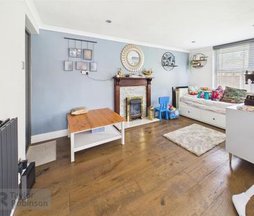 4 bedroom detached house to rent - Photo 2