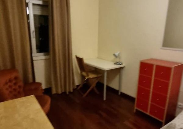 Quarto a rapariga Lisboa no centro de Alvalade
