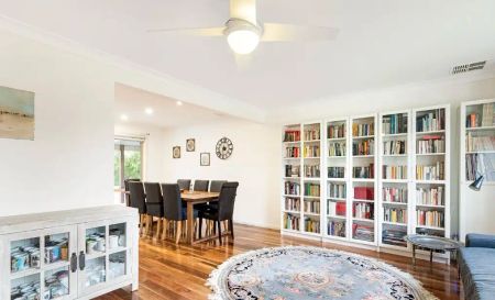 “Large, Modern Family Home with Swimming Pool” - Photo 4