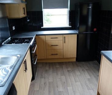 3 bedroom end of terrace house to rent - Photo 6