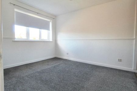 3 bedroom detached house to rent - Photo 3