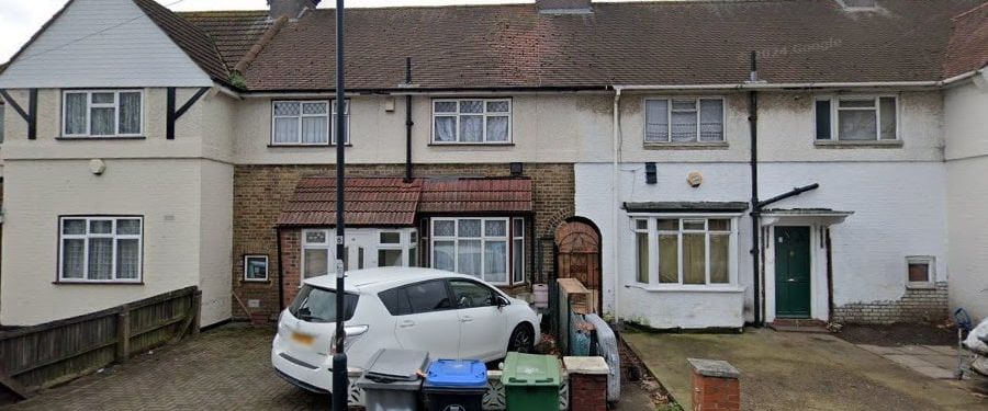 3 Bed Semi-Detached House, Normans Mead, NW10 - Photo 1