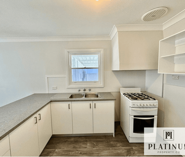 Spacious 3-Bedroom Family Home in Withers - Photo 4