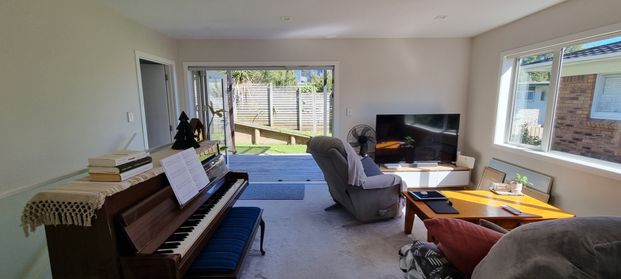 3 bedroom in Totara Vale - Photo 1