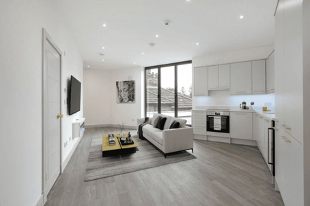 Norbury Crescent, London, SW16 - Photo 2