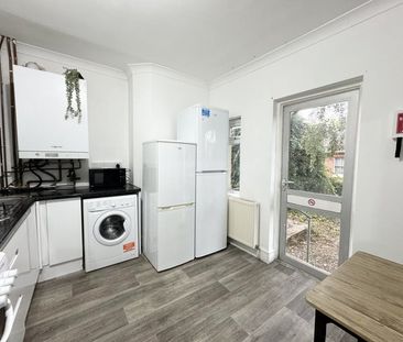 Room in a Shared House, Newcombe Road, SO15 - Photo 3