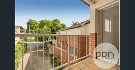 Spacious Top Floor 2 Bedroom Entertainer in a Great Location B/L - Photo 4