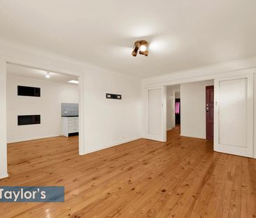 MOVE IN & RELAX - MODERN FAMILY HOME IN GILLES PLAINS - Photo 3