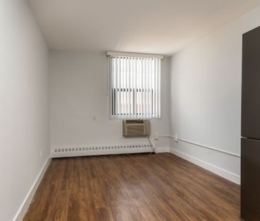 798 Richmond Street West - Photo 2