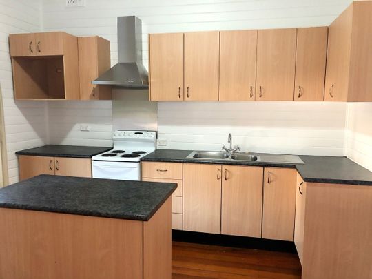 High Ceilings and Old World Charm - Photo 1