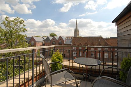 Stunning 4 Bed Townhouse Overlooking Picturesque River Wensum - Photo 2