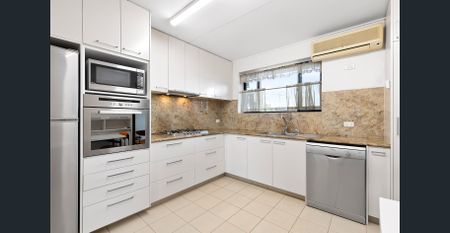 Expansive apartment in popular New Farm! - Photo 4