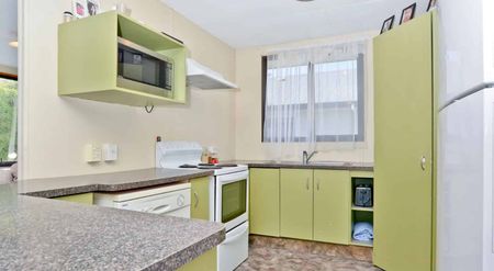 4 bedroom family home - Photo 4