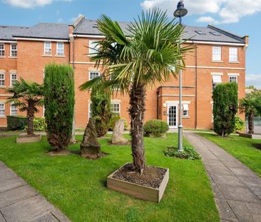 Florey Gardens, Aylesbury - Photo 1