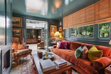 A rare opportunity to rent a 5 bedroom double fronted Georgian home in the heart of Richmond. - Photo 5