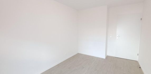 location Appartement T2 DE 40.9m² À CARRIERES SOUS POISSY - Photo 2